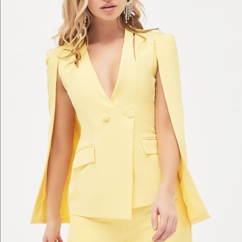 Yellow Suit - Picture 3 of 4